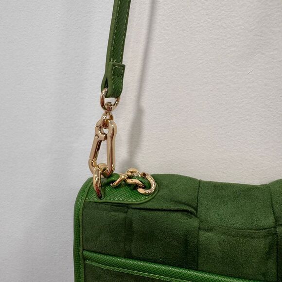 Steve Madden Kelly Green Purse Chain Shoulder Bag Faux Suede Flip Top Gold Quilt - Picture 6 of 11
